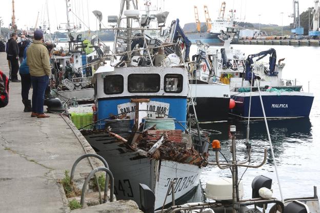 Un descuido provoca la colisión de dos pesqueros cerca del cabo Peñas