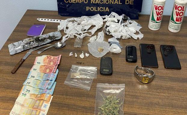 Detienen a tres personas por vender droga a domicilio y clausuran un importante punto de distribución en Aller