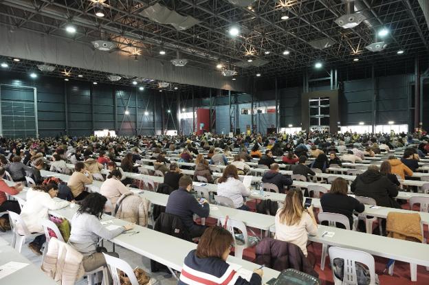 El Principado estudia fórmulas para premiar la experiencia de los interinos con más años