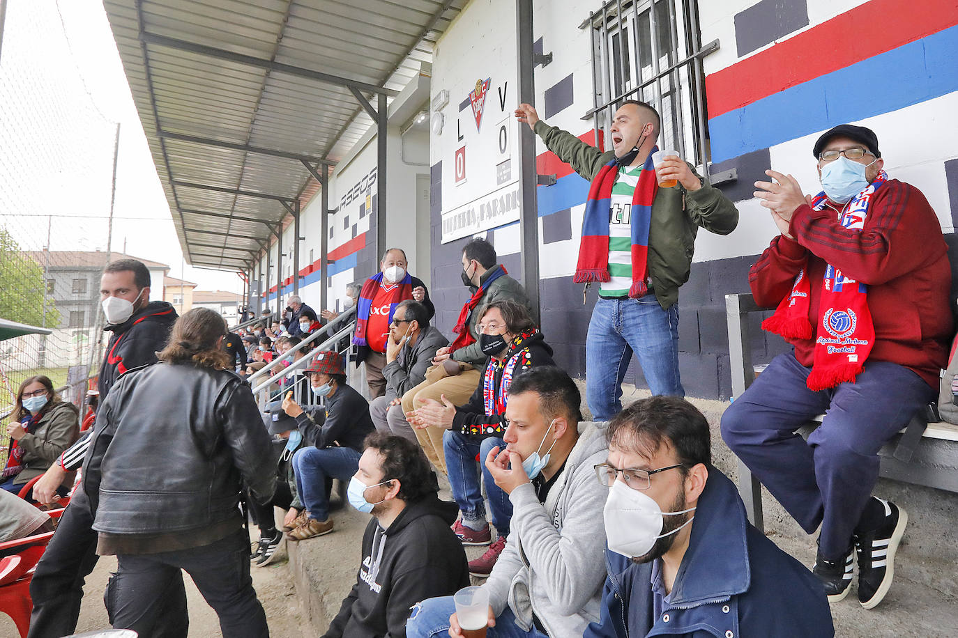 La afición del Ceares, con el equipo a pesar de la derrota