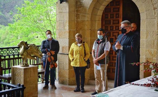 Versos para la Santina por el día de la madre