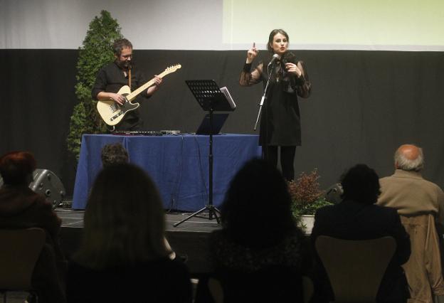 Yolanda Castaño: «La poesía es el lenguaje alternativo a los discursos del poder»