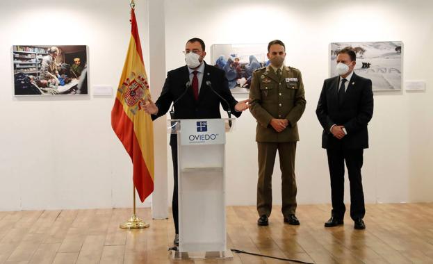 «Vuestro trabajo ha salvado muchas vidas», dice Barbón a los militares asturianos