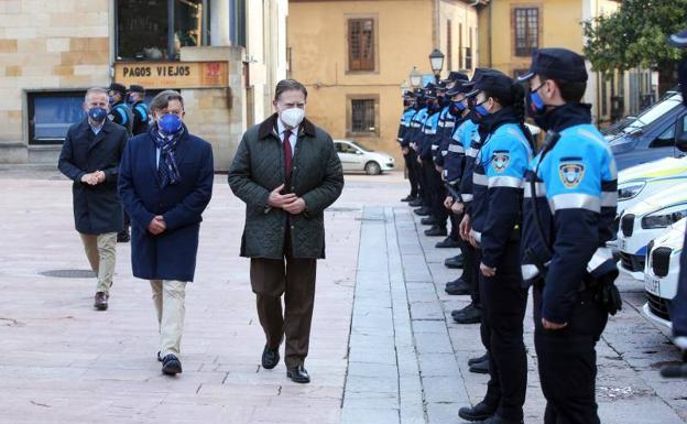 Quince agentes en prácticas se incorporan a la Policía de Barrio en La Corredoria y el Antiguo