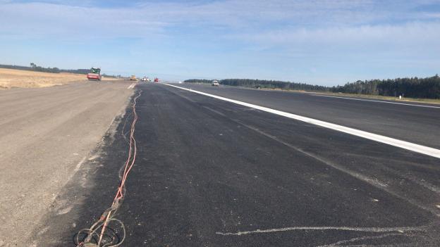 El aeropuerto estrena nueva pista mientras ultima la reforma total del área de aterrizaje