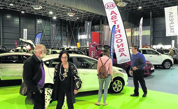 El VIII Salón del Vehículo de Ocasión en el Recinto Ferial