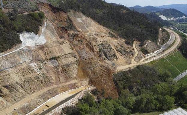 Tineo y Salas llaman a concentrarse en Oviedo para exigir celeridad en el paso alternativo al argayo de Salas