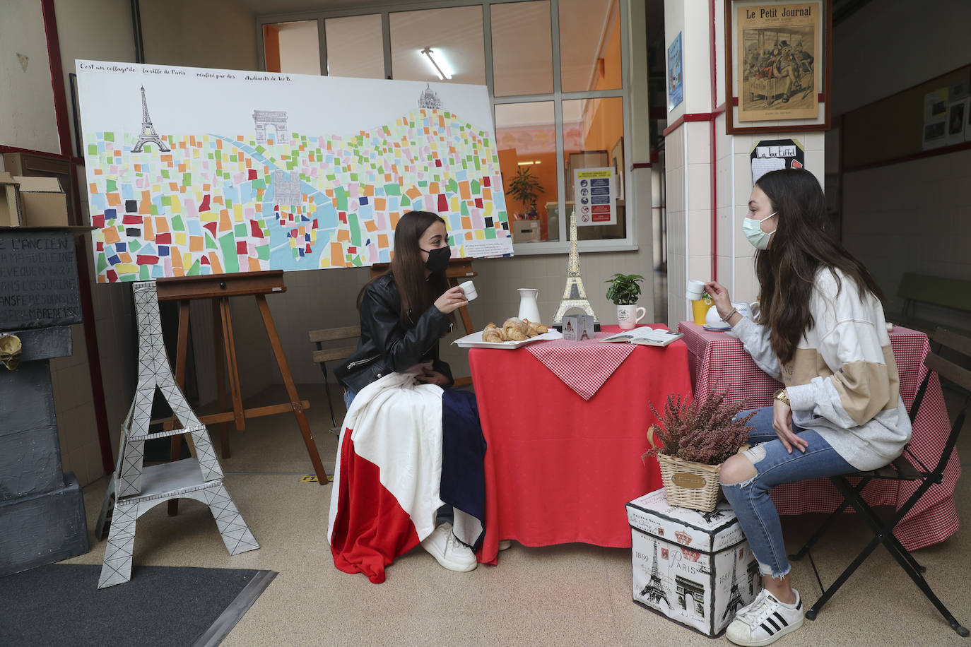 Los alumnos del IES Montevil trasladan París al instituto