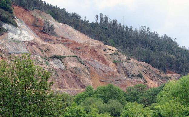 Salas exige recuperar el pediatra para no desplazarse a Grado y sortear el argayo