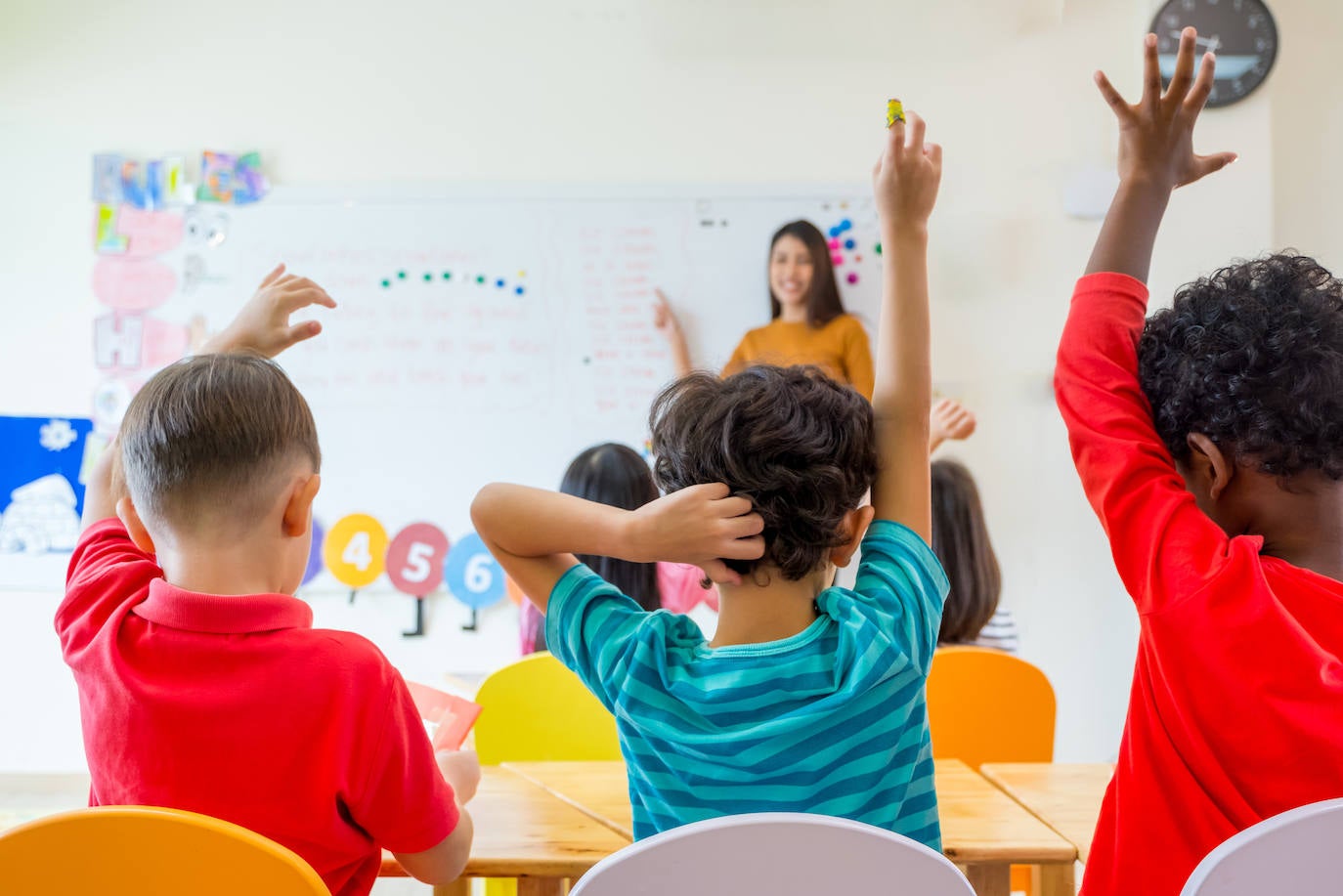 Francia veta el lenguaje inclusivo en la educación, un «obstáculo» para el aprendizaje