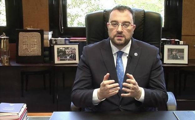 Barbón: «Basamos nuestras decisiones sanitarias en criterios científicos, pero también en una forma de entender la sociedad asturiana»