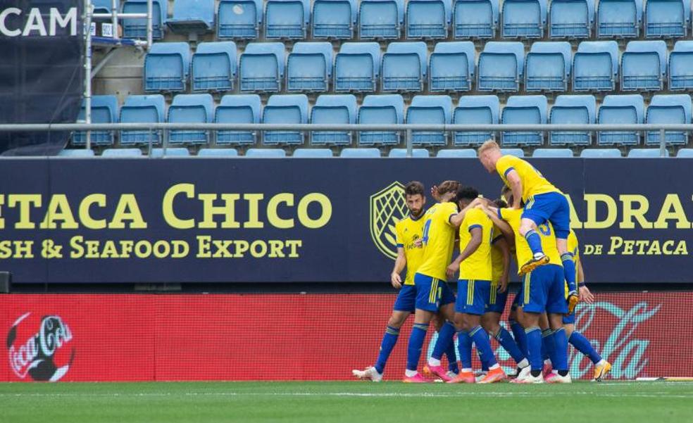 Vídeo: El Cádiz sella su permanencia ante el Huesca