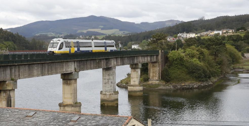 Más de un día para cruzar Asturias en tren