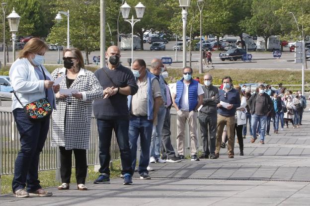 Asturias vacuna a la población de 59 años a un ritmo superior a las 3.000 dosis diarias