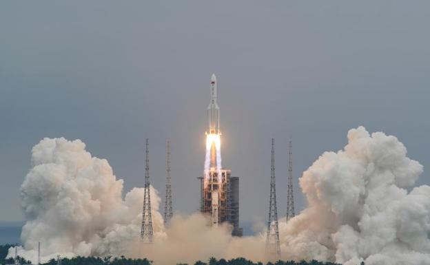 Los restos del cohete chino impactan en el Océano Índico