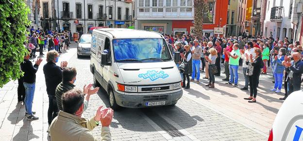 El sector turístico se manifiesta en Llanes contra los «cierres a la carta»