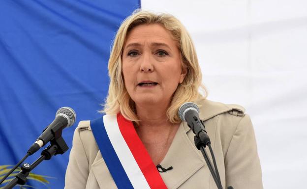 El 60% de los policías y militares franceses votará a Le Pen