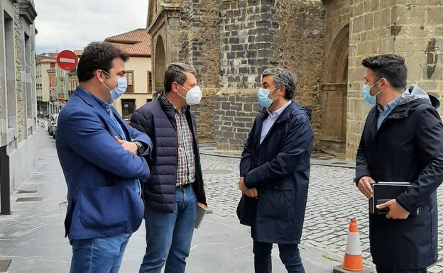 El Principado traslada a los alcaldes de Salas y Tineo que «se podría disponer del paso alternativo en la N-634 en dos meses»