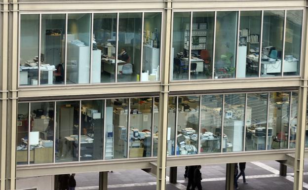 Los sindicatos reclaman al Principado que detenga la «sangría» de ceses de interinos