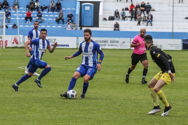 Real Avilés | «Está siendo una semana de mucha 'piquilla' por el móvil»