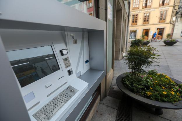 La red de cajeros ciudadanos se amplía y llega a los barrios de Avilés