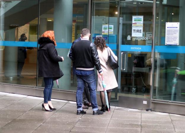 El causante del accidente de Cangas con tres víctimas mortales, condenado a 15 meses