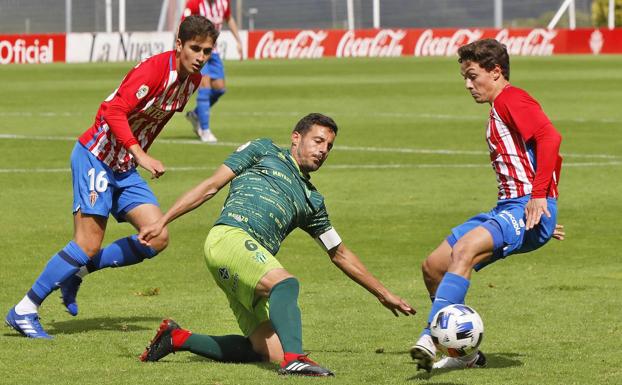 El Sporting B despide con triunfo la temporada como anfitrión