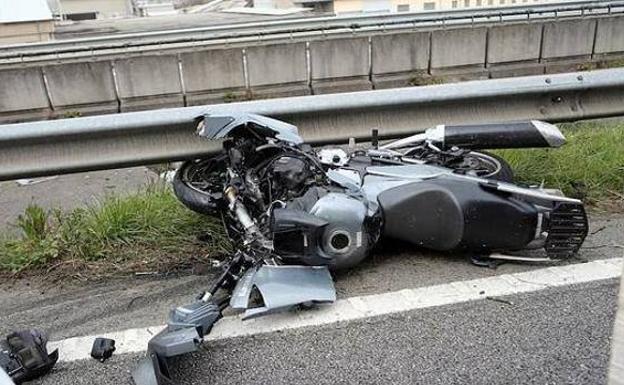 Razones por las que los accidentes de moto aumentan mientras bajan los de coche