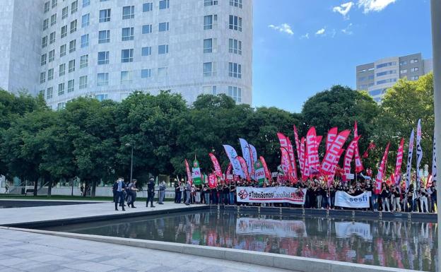 CaixaBank mejora las condiciones del ERE con prejubilaciones a partir de 57