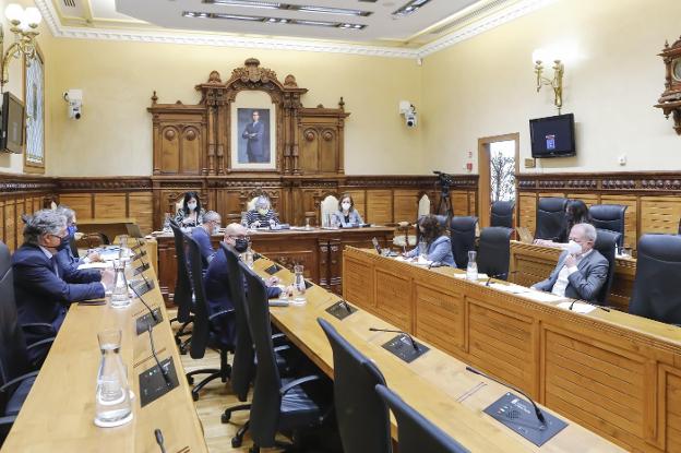 La oposición obliga a someter al Pleno cualquier cambio en el convenio del plan de vías