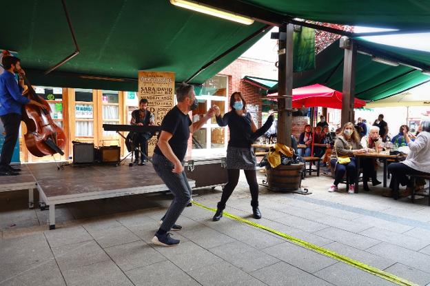 Misas y música en directo por Santa Rita