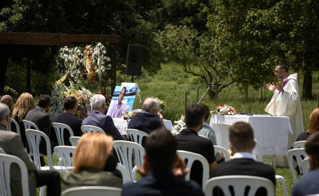 Emotiva despedida a Arnau en su pueblo