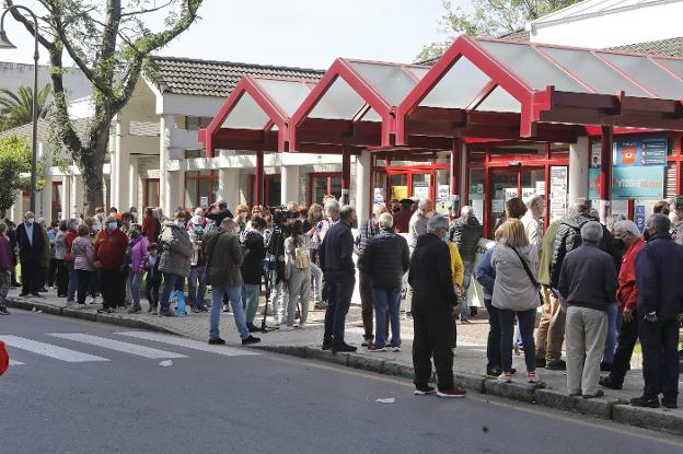 «Usan la pandemia como una coartada para no recuperar la atención presencial»
