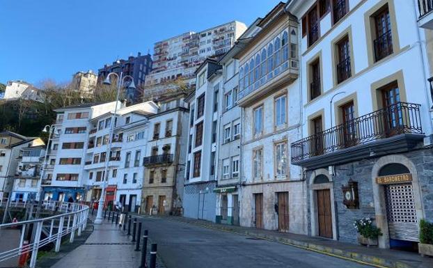 Puertos acondicionará el paseo del Muelle de Luarca este año, pero fuera del verano