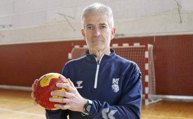 Ramón Gallego dimite como responsable de los árbitros de balonmano al no plegarse a las presiones de la Federación Internacional