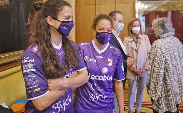 El Telecable presenta su equipación para la Copa de Europa