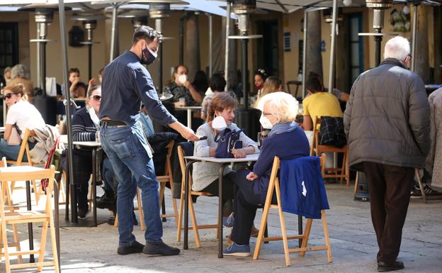 El mercado laboral asturiano se reactiva para el verano con una oferta de 12.000 empleos