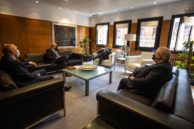 Los sindicatos, en contra del plan que limita a tres años el trabajo interino