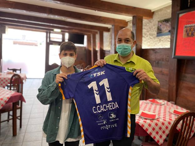 La central Cecilia Cacheda oficializa su renovación con el Liberbank Gijón