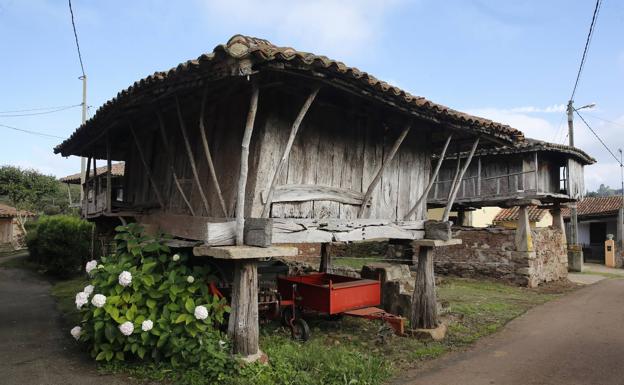 Asturias tiene más de 14.500 hórreos, paneras y cabazos protegidos