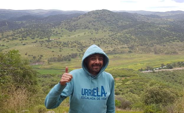 Pedro Sánchez anima a Miguel Ángel Roldán antes de su ascenso al Picu Urriellu