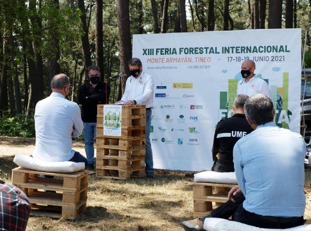 Noventa expositores participarán este mes en la feria Asturforesta de Tineo