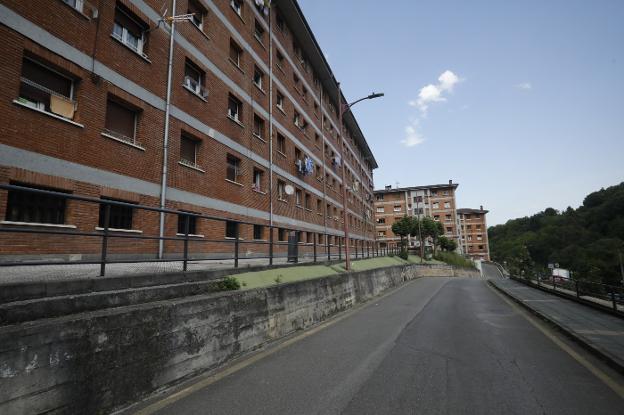 Hunosa vende pisos en el barrio langreano de La Joécara desde 8.500 euros