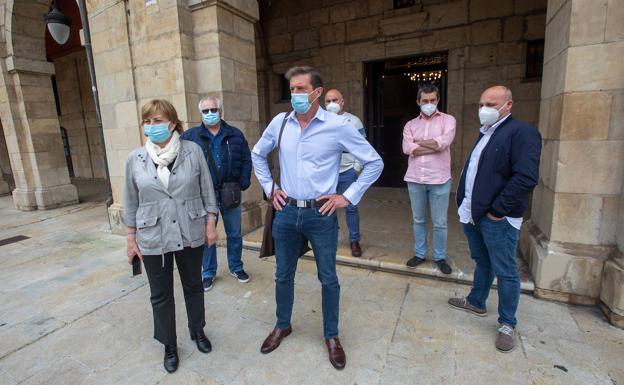 «Estoy en contacto diario con Madrid para pedir la reunión de la mesa del aluminio»