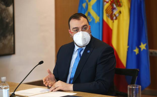 Barbón: «Si queremos que el sistema no quiebre, Salud y Educación deben caminar hacia la normalidad»