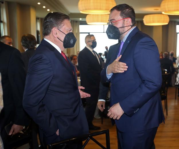 Canteli y Barbón unen fuerzas para «ir juntos» a «iniciar la recuperación de La Vega en septiembre»