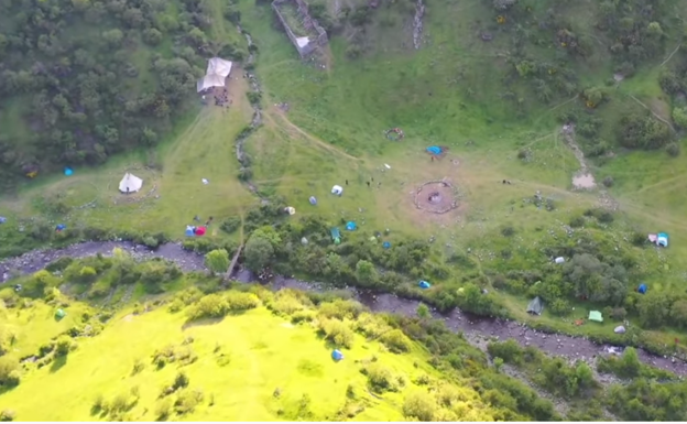 Cientos de personas desnudas se reúnen y practican sexo sin parar en La Rioja