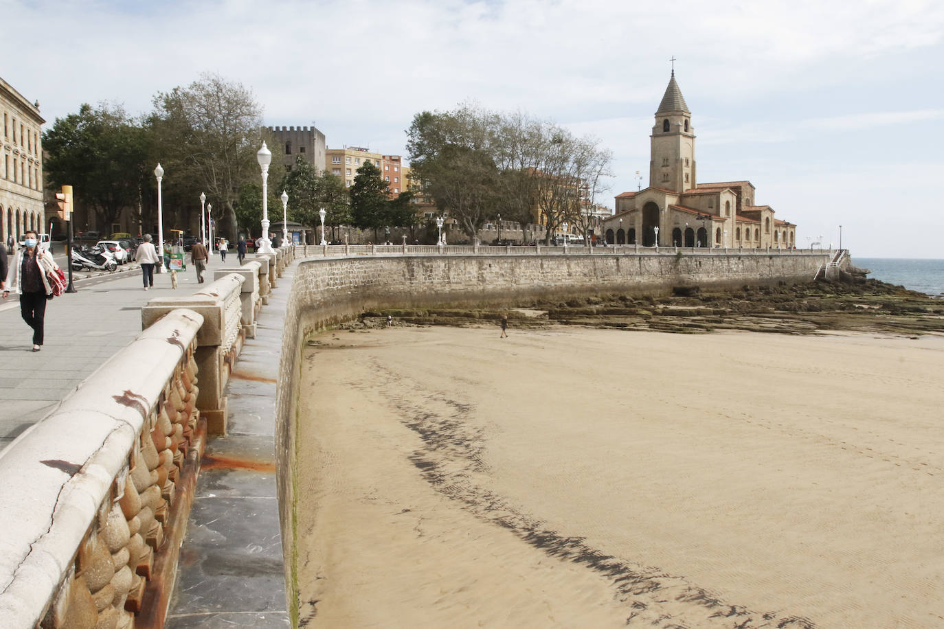 Los científicos alertan de que Asturias pierde un metro de playa cada tres años