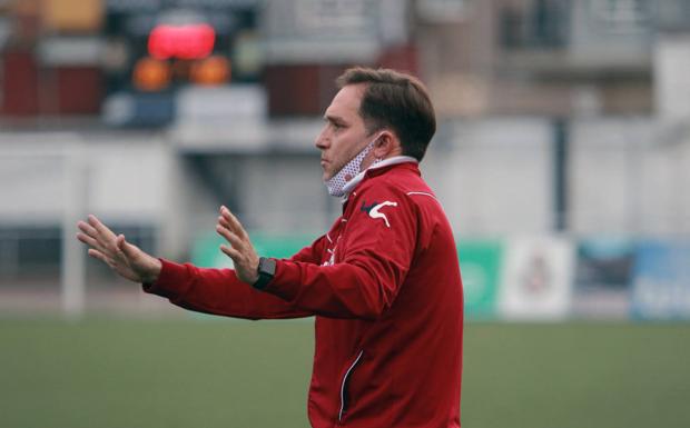 El Gijón Industrial renueva a Miguel Martín