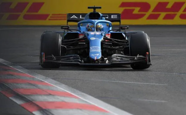 Alonso consigue un meritorio sexto puesto en una carrera caótica